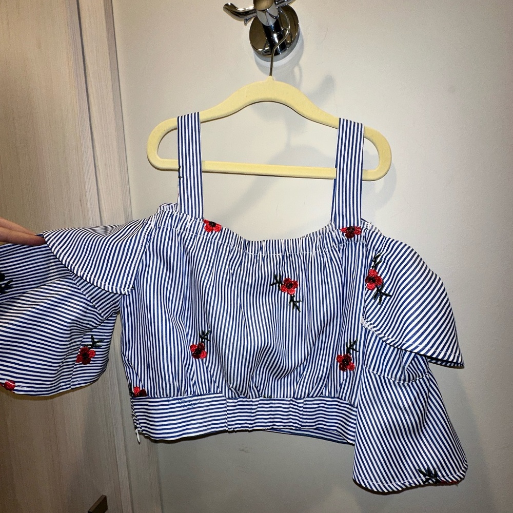 Cold Shoulder Crop Top